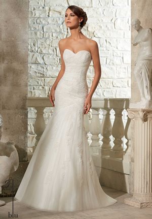 Trumpet bridal gown silhouette