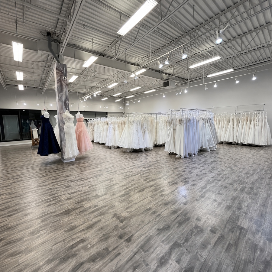 Sample sale wedding dresses in Barrie