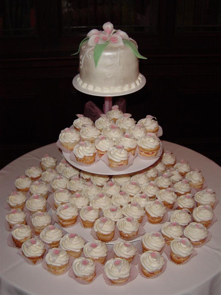 Natalya Cake: Calla Lilly Cupcakes